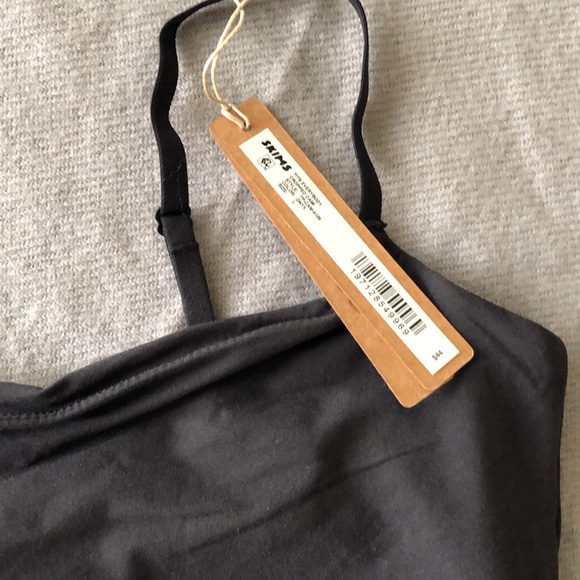 SKIMS Fits Everybody Cropped Cami, color-Onyx, size L, NWT - Picture 3 of 7